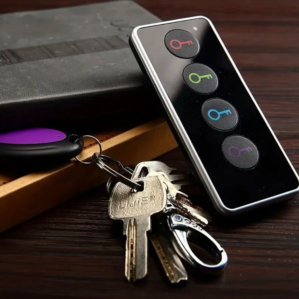 NWT Key Remote Finder Set With 1 Transmitter 4 Receivers LED Flashlight Tracker - Picture 10 of 16